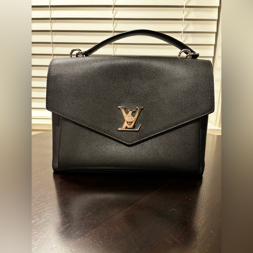 LOUIS VUITTON 2019 BLACK TAURILLON MYLOCKME TOP HANDLE BAG